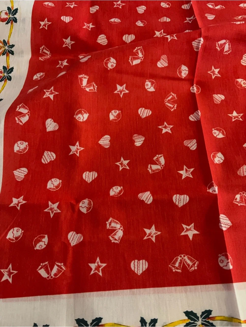 N/A festive tablecloth